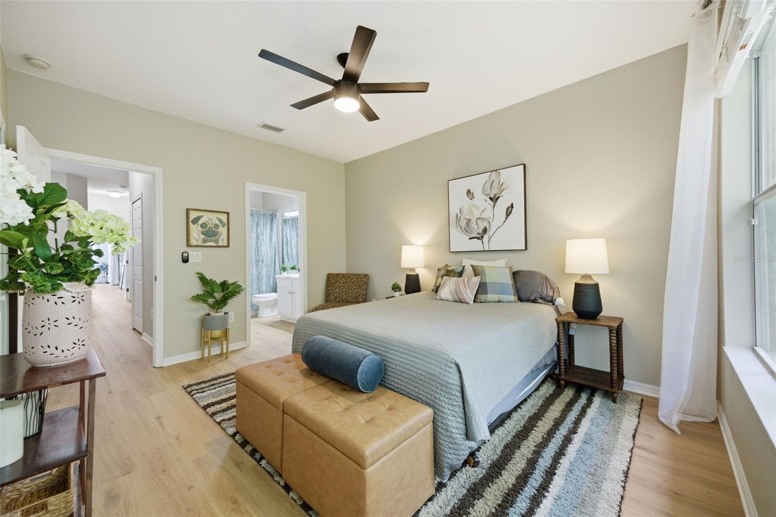 Guest bedroom suite