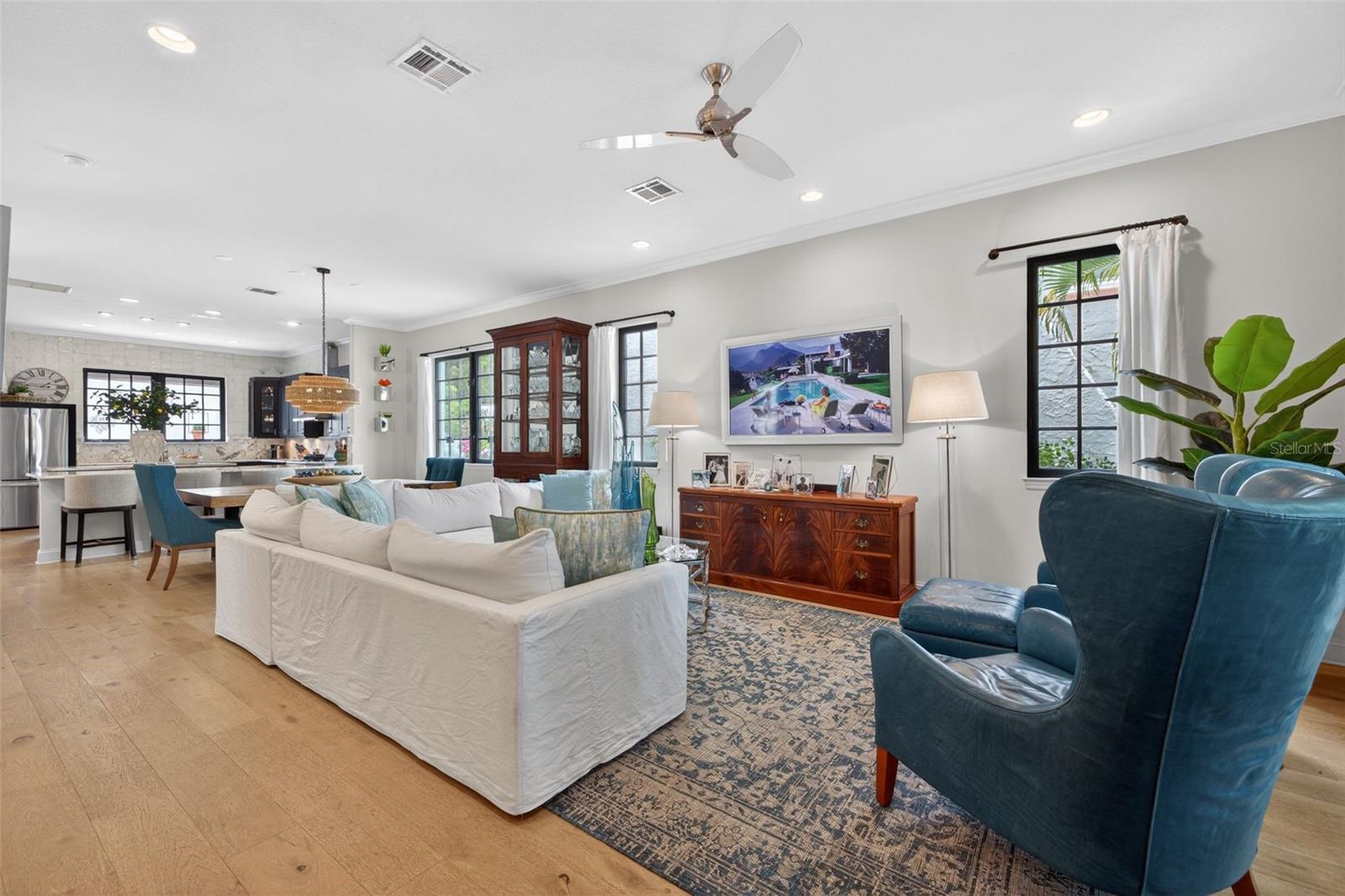 10 ft ceilings and open floor plan