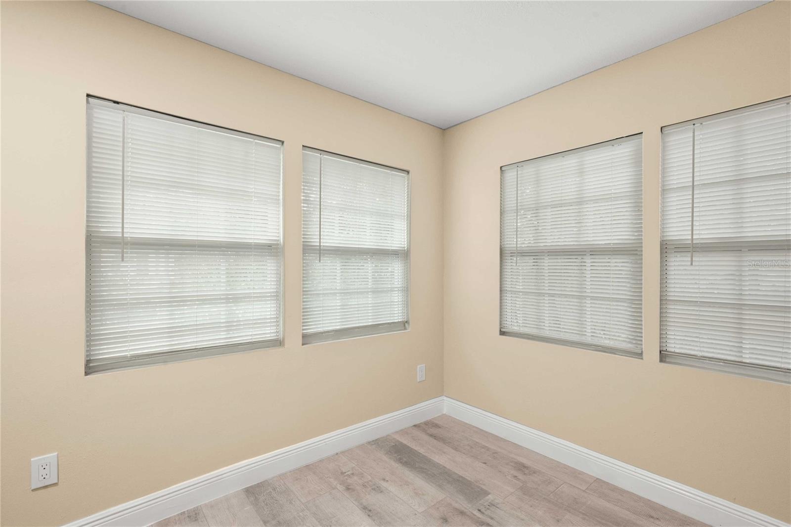 TB8512741
