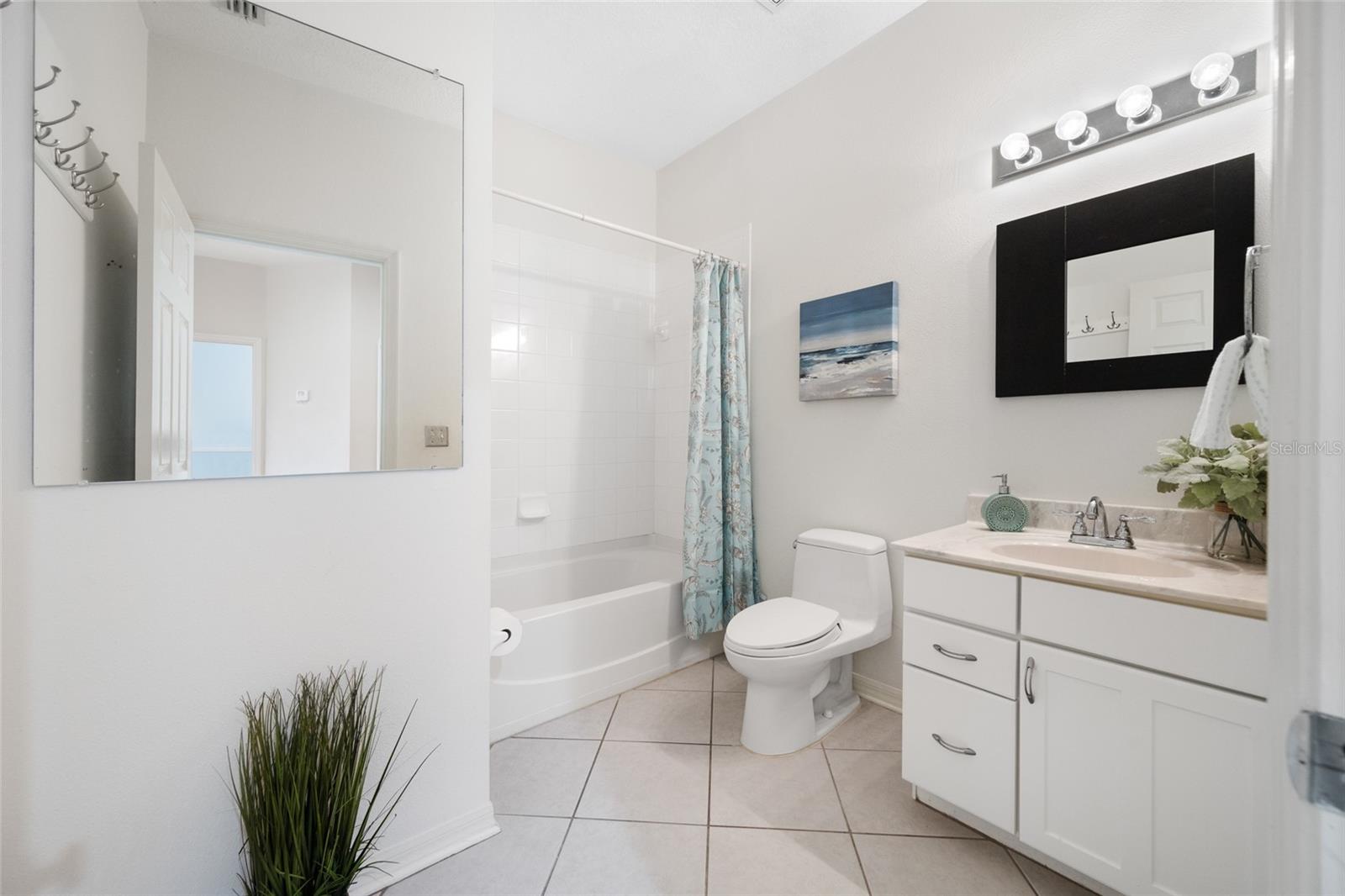 TB8512743