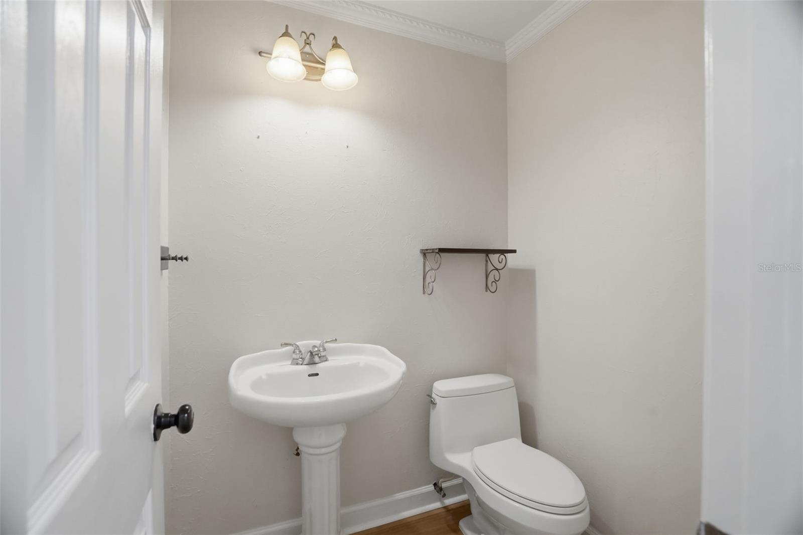1/2 guest bath