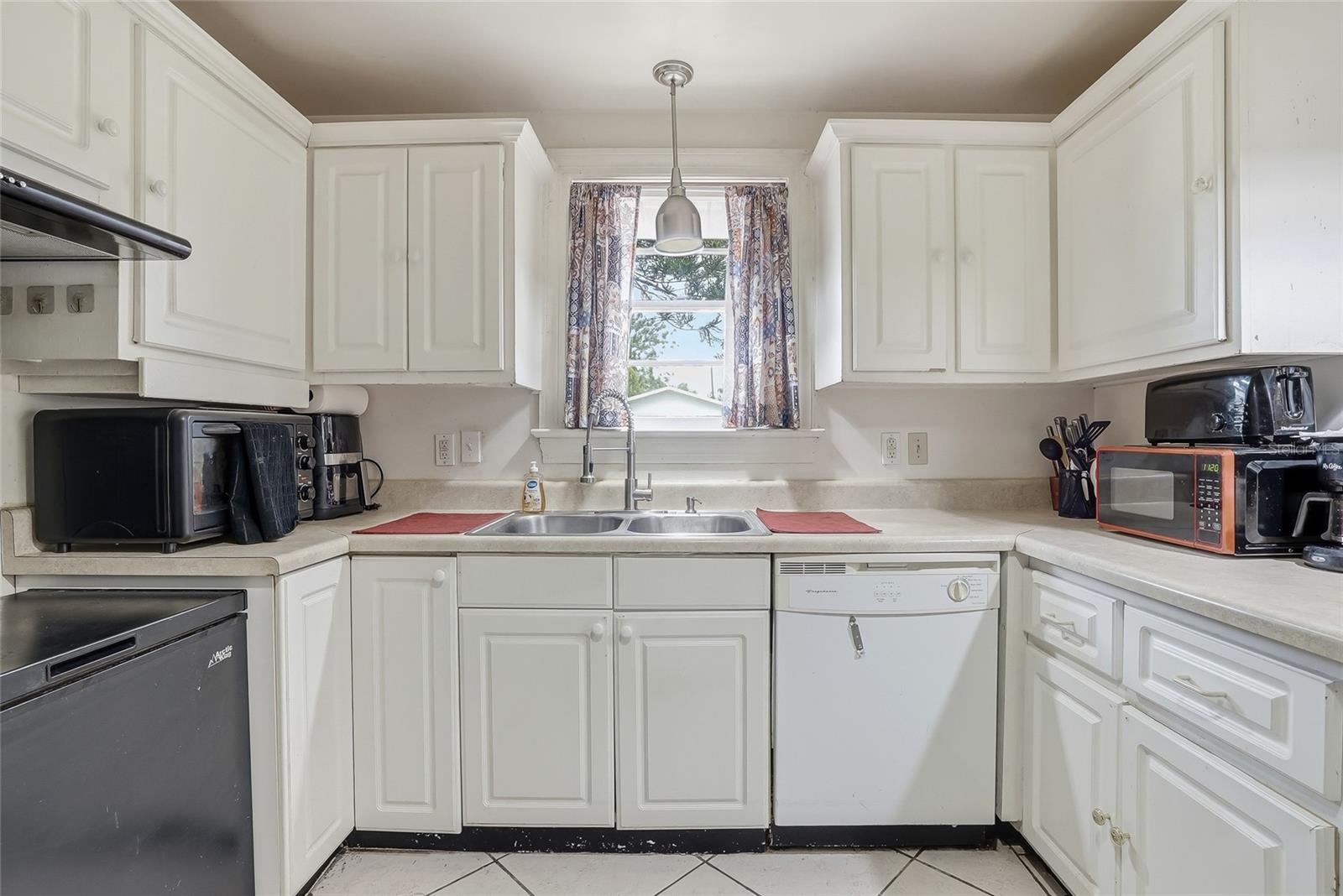 TB8512796