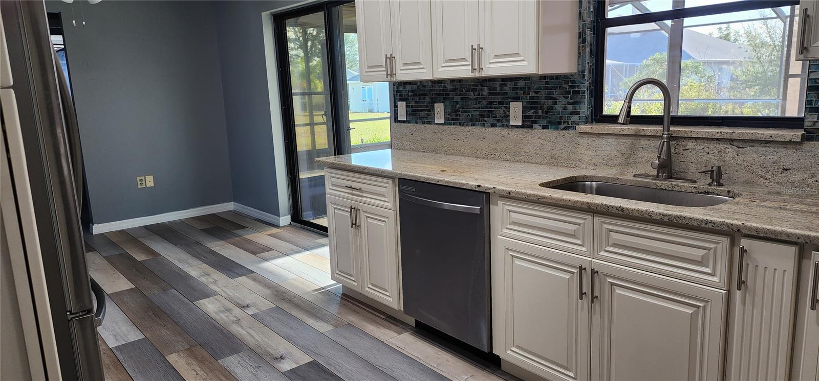 BEAUTIFULLY REMODELED KITCHEN