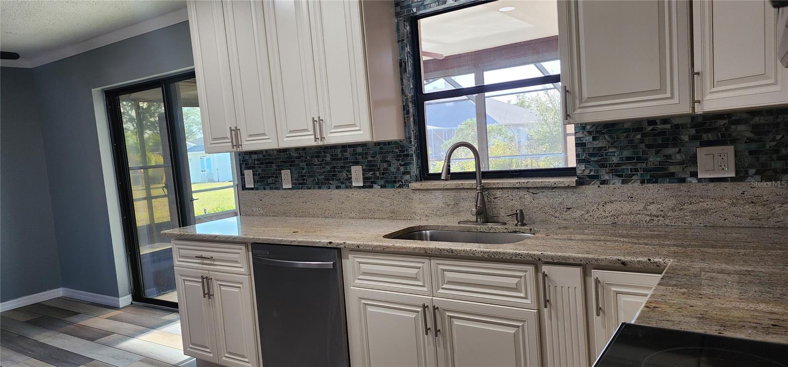 BEAUTIFULLY REMODELED KITCHEN