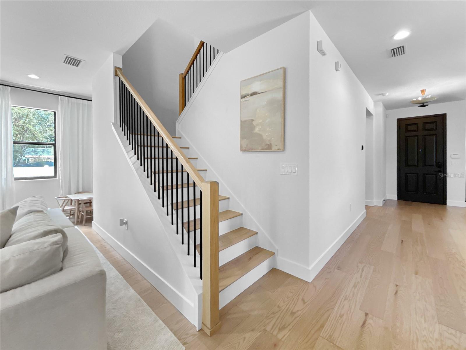 TB8512821