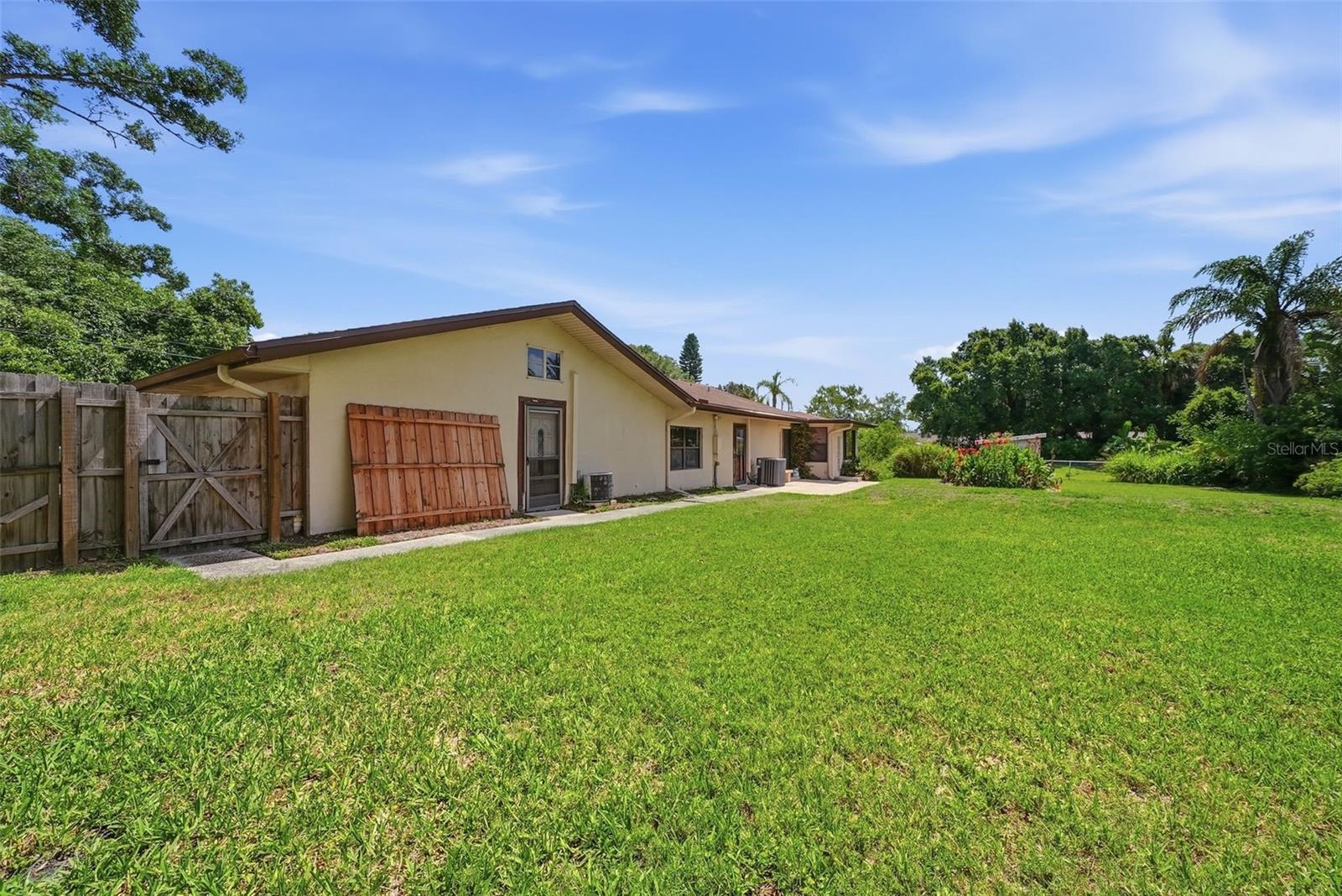 TB8512857