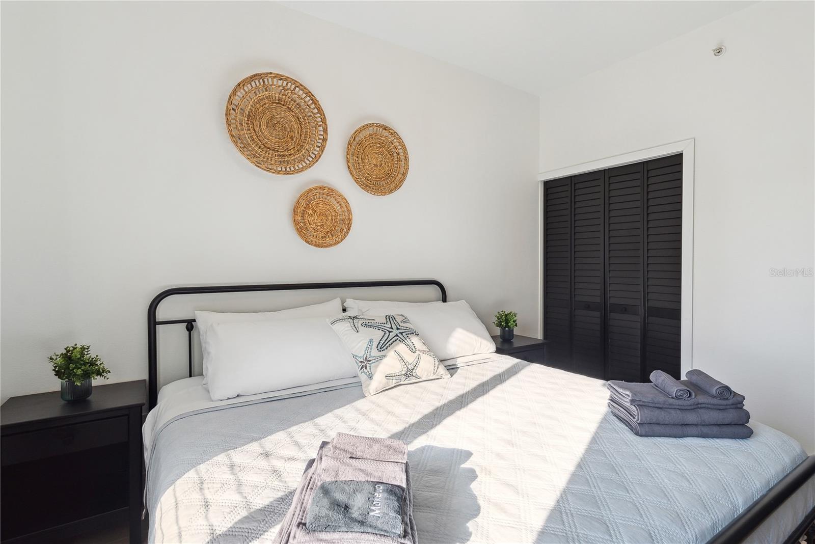 Bedroom with King bed, all decor included