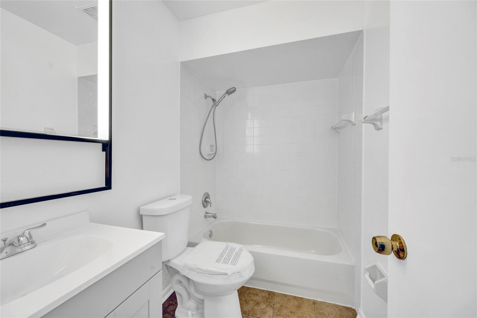 Primary En-suite Bath