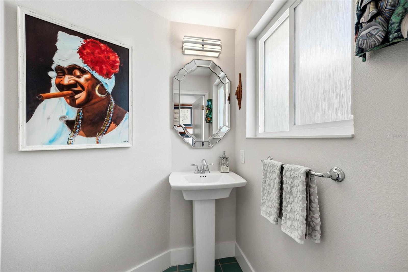 1/2 bathroom