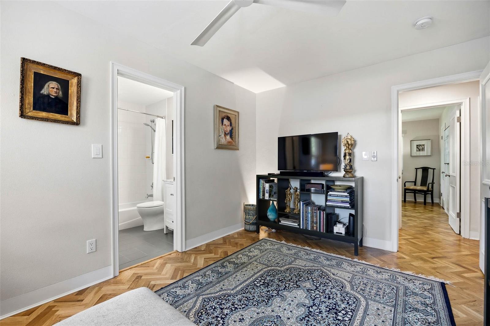 2nd bedroom