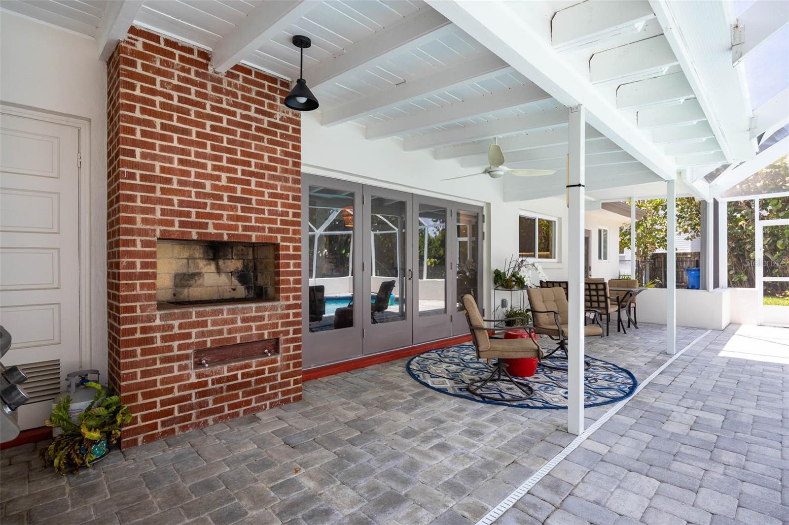 Brick outdoor grill