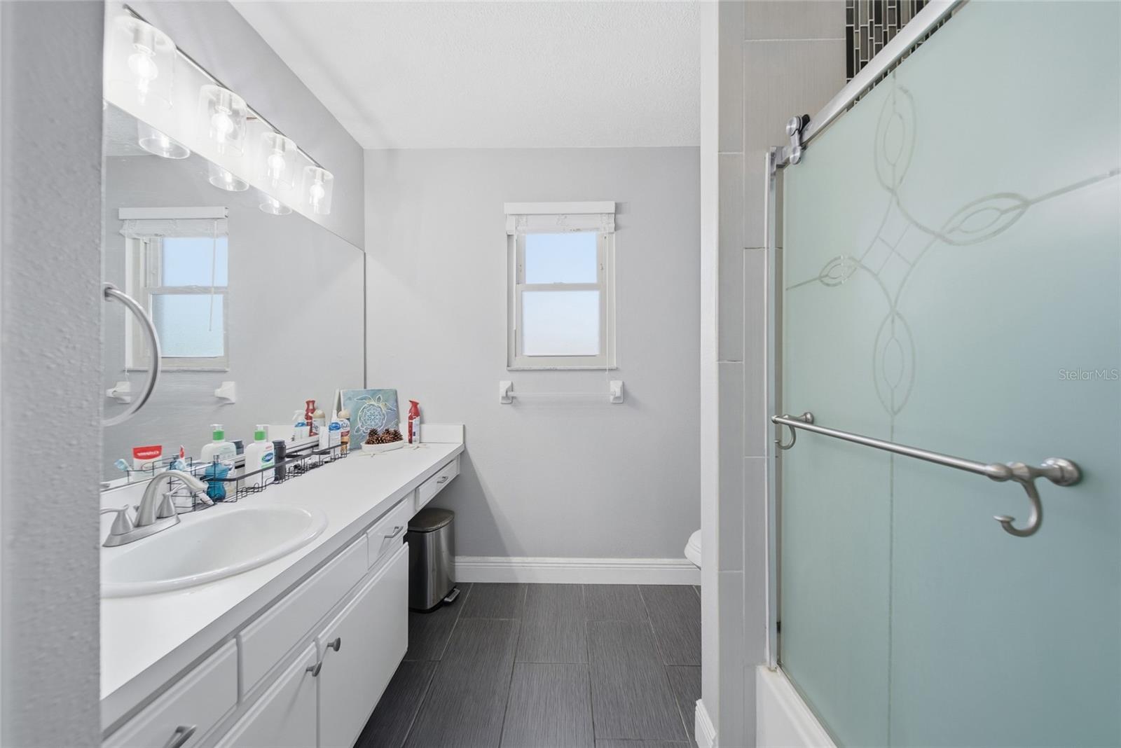Hall Bath Upstairs