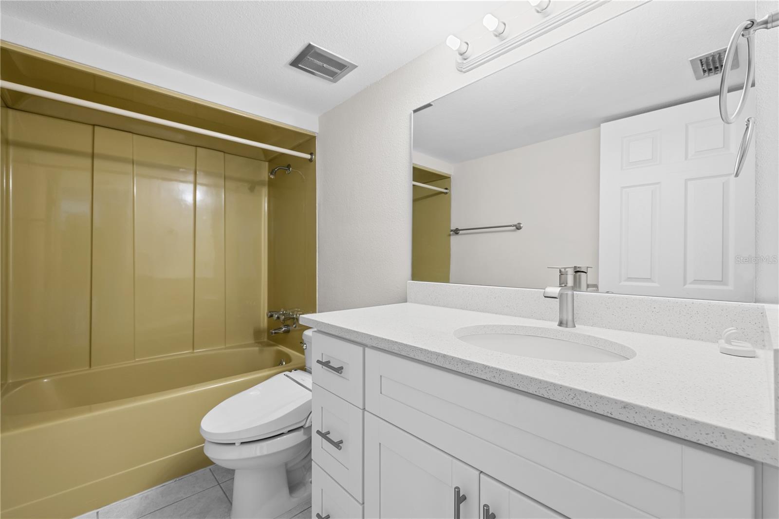 Guest bath, right off the living room and guest bedroom