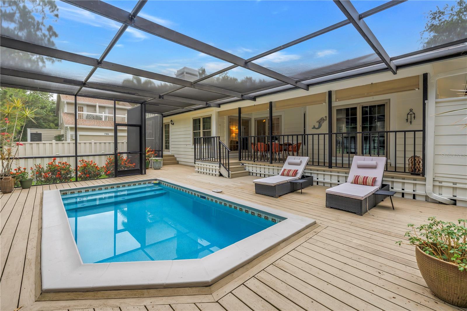 Covered Dining Al Fresco, Screened Lanai for Open Outdoors to Indoors