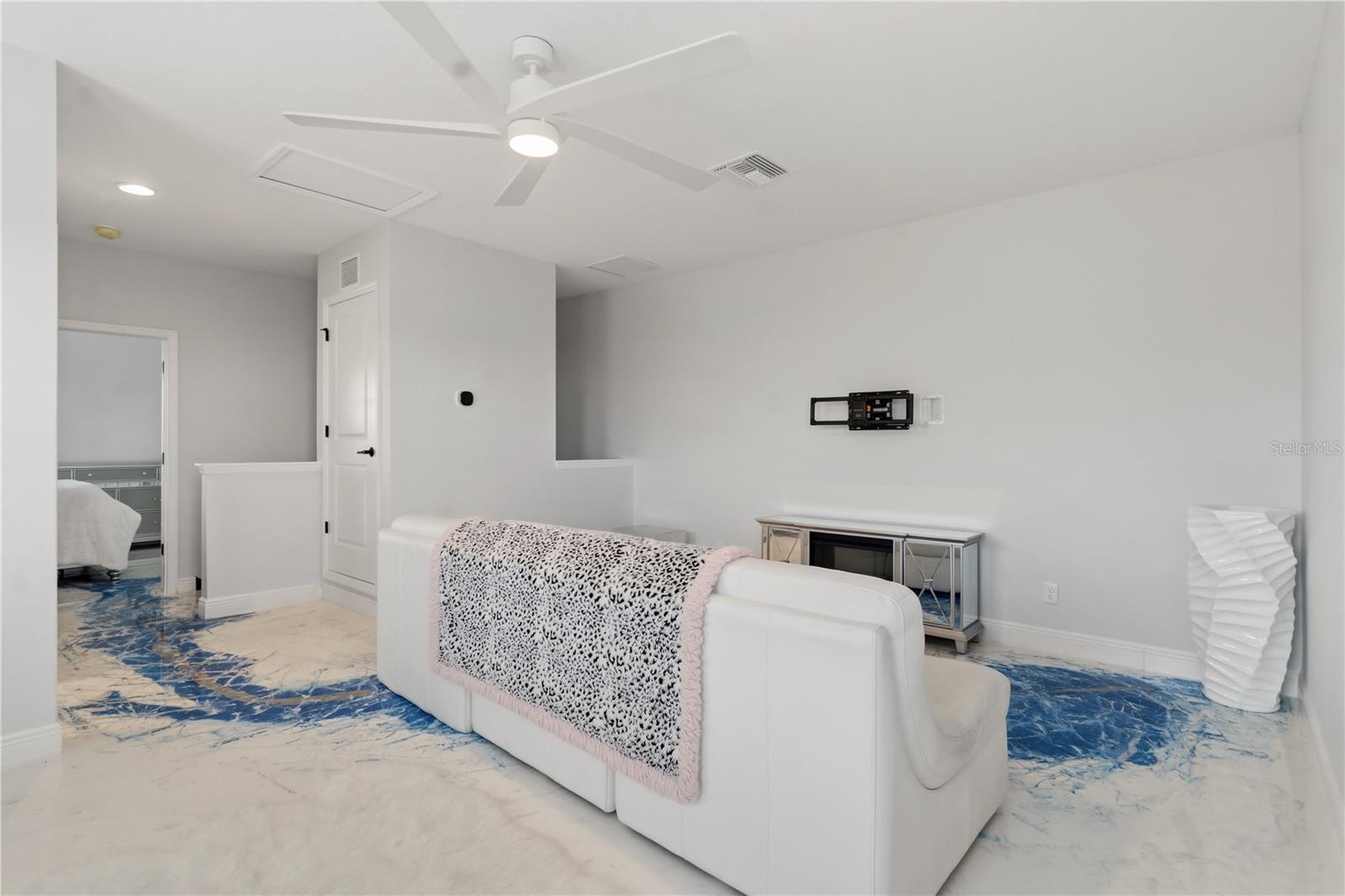 2nd Floor Loft Area