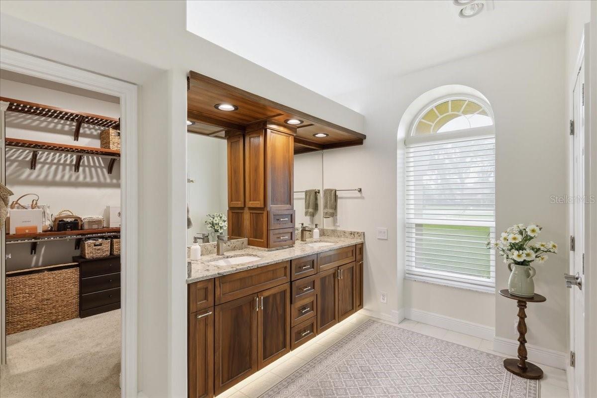 Primary en-suite and walk-in closet