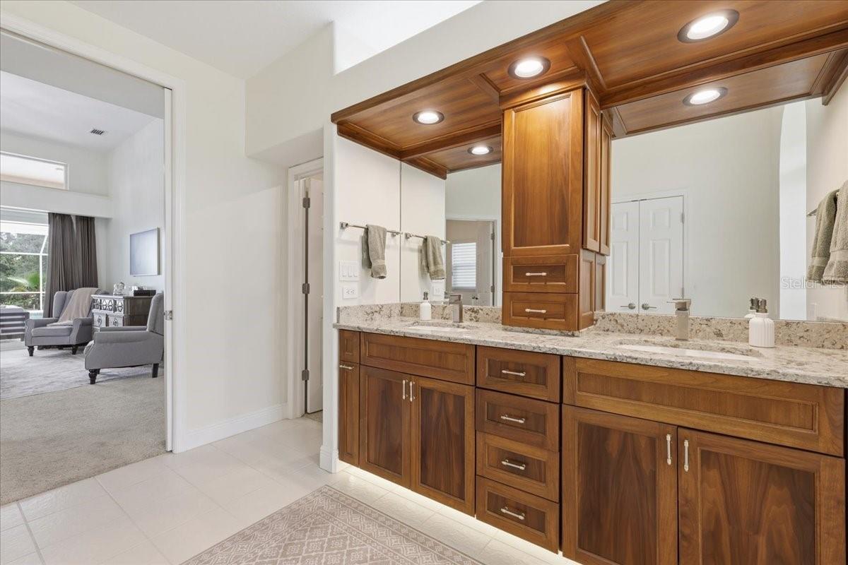 Primary en-suite