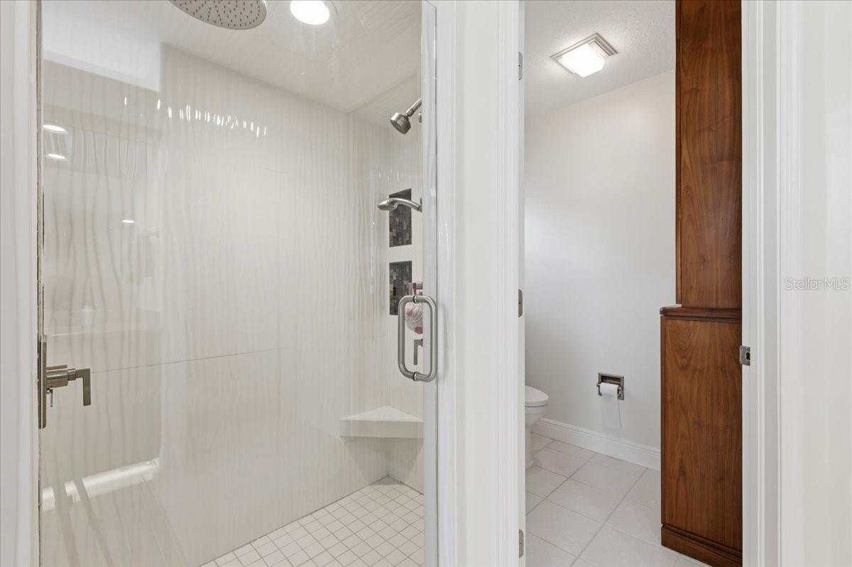 Primary En-suite shower and water closet