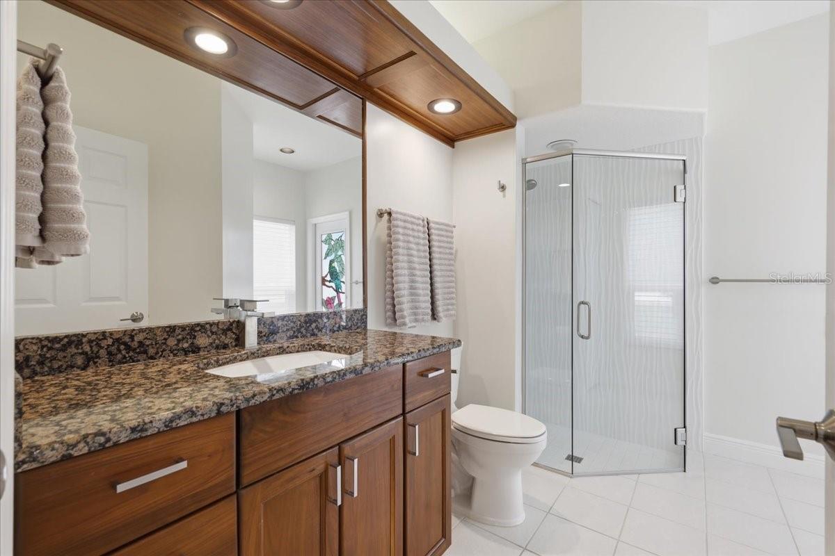 En-suite bathroom and pool bath
