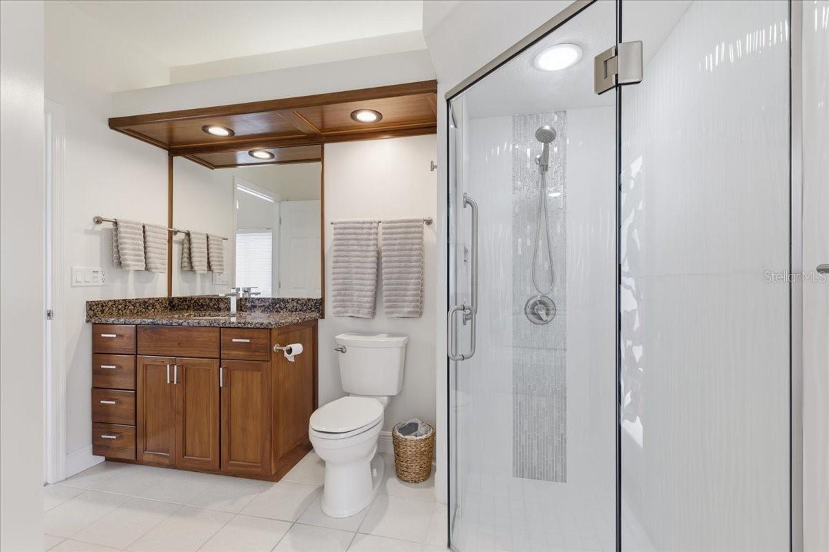 En-suite bathroom and pool bath