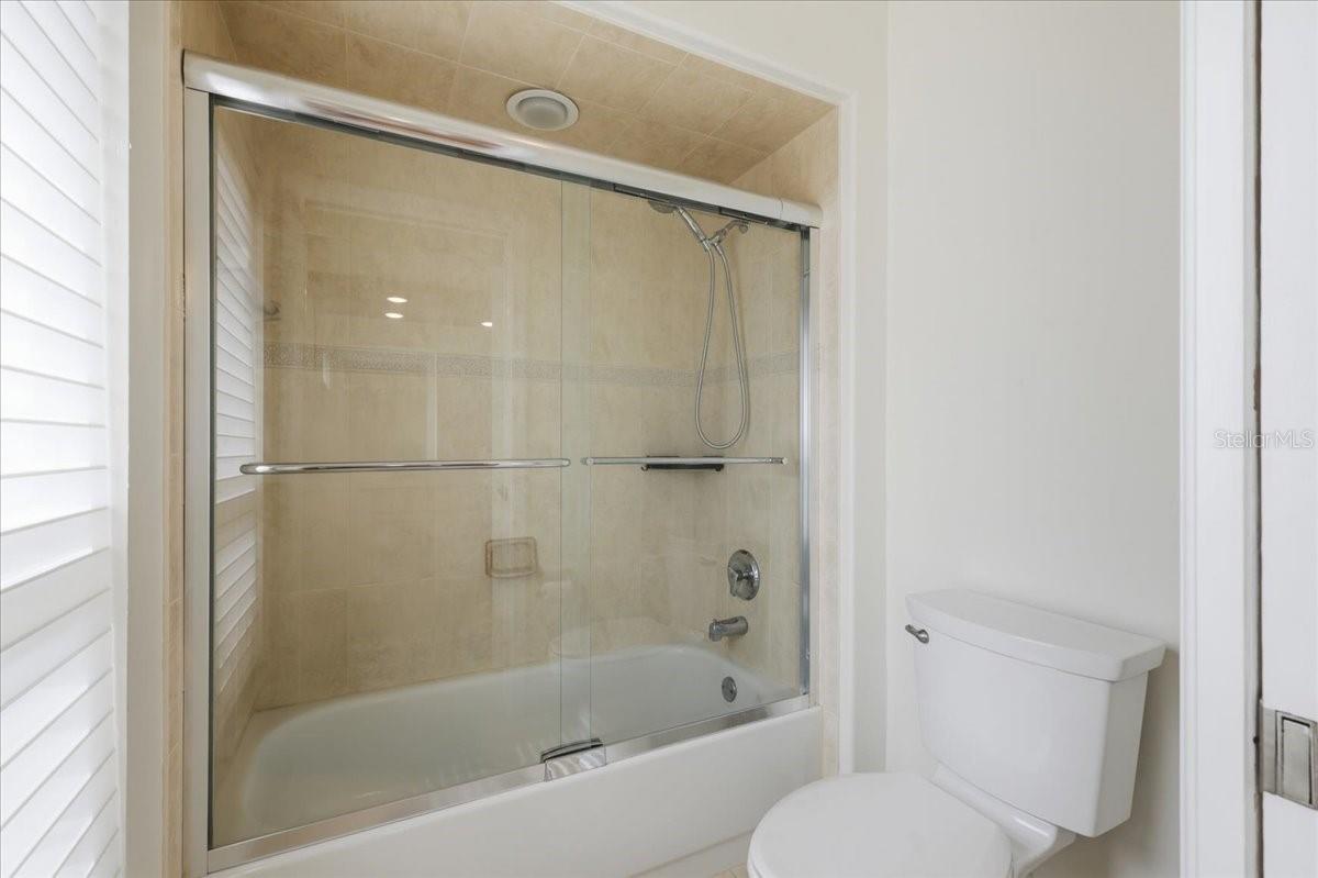 Shared full bathroom