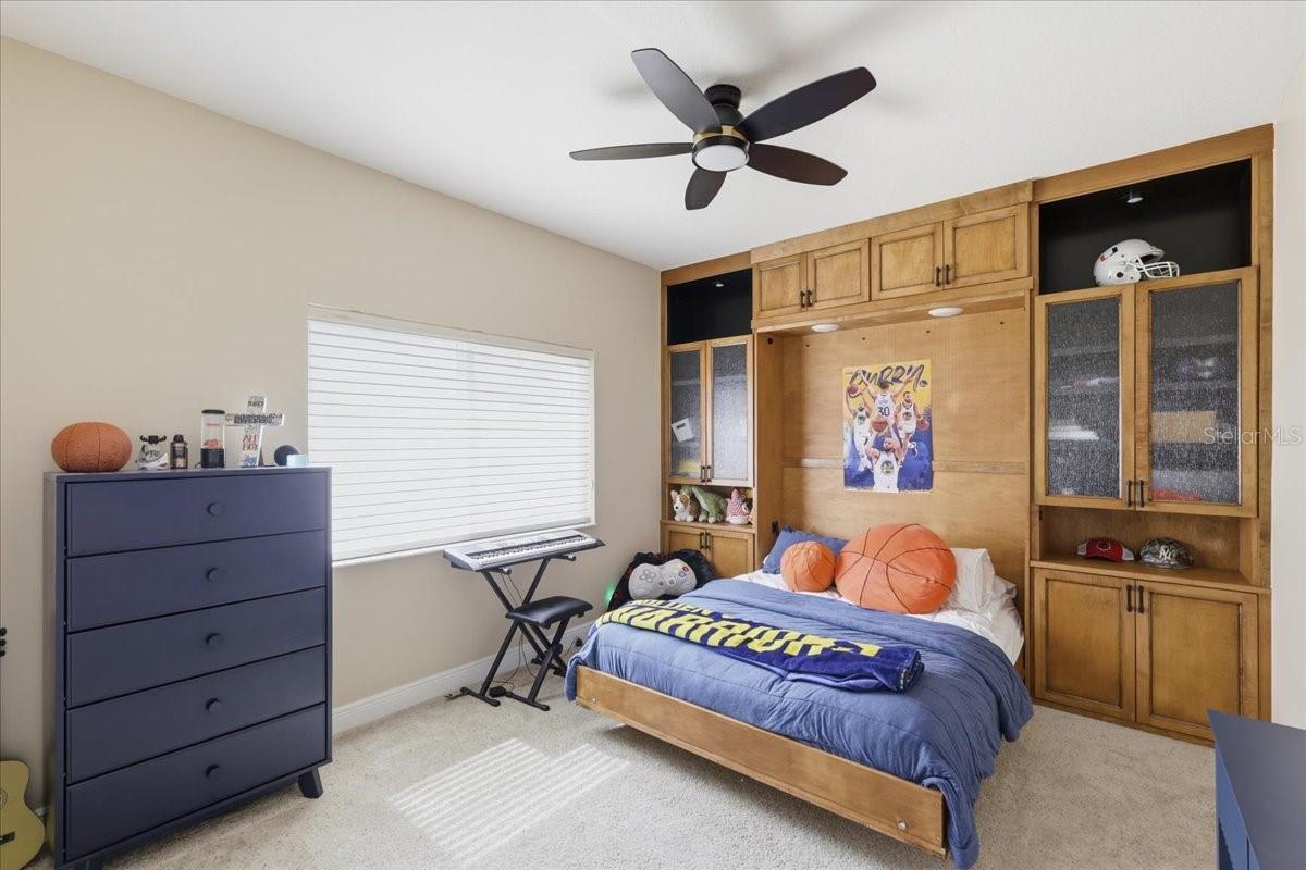 Additional bedroom with built-in Murphy Bed