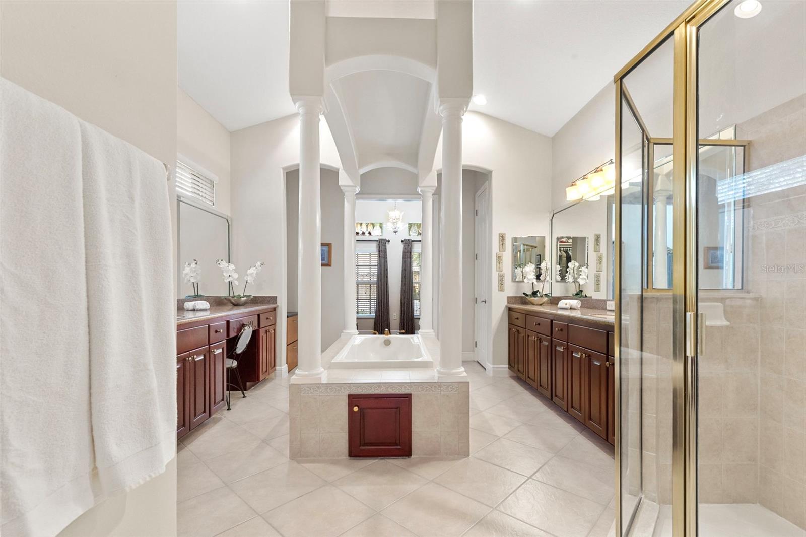 Primary En-Suite-Dual Vanities