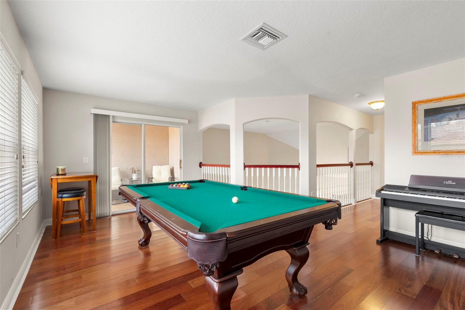 Loft-Outdoor Access To Balcony