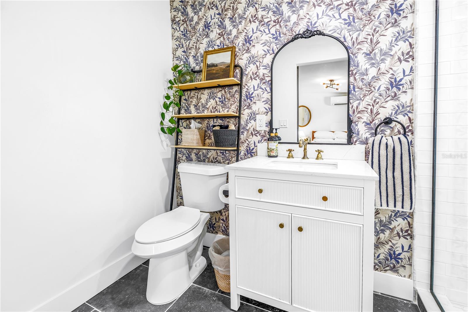TB8513013