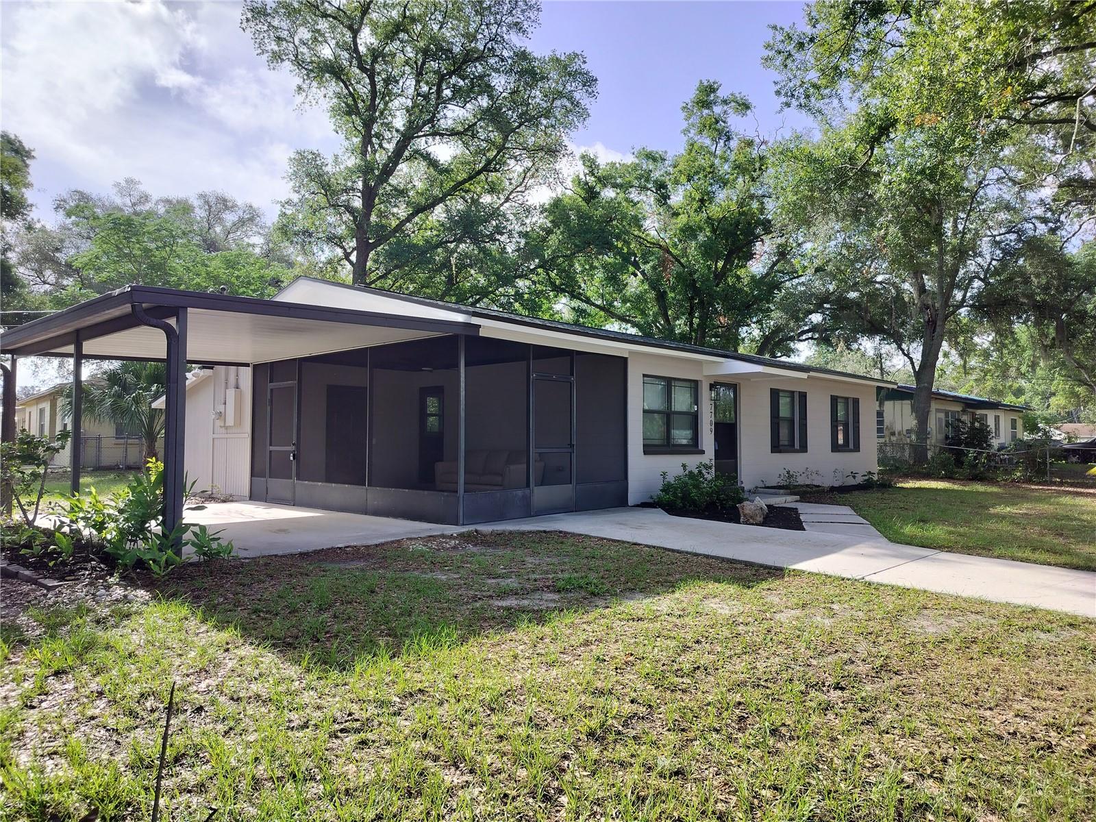 Large Screened Lanai & Open Carport