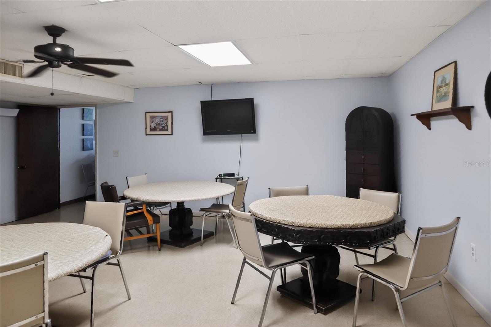 Mens card playing room