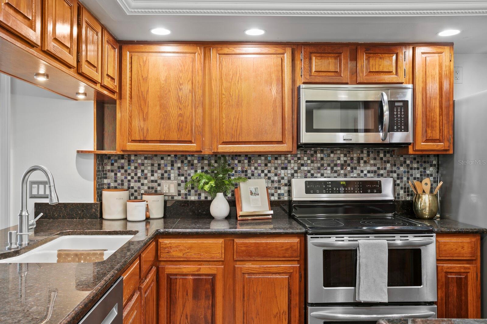 TB8513090