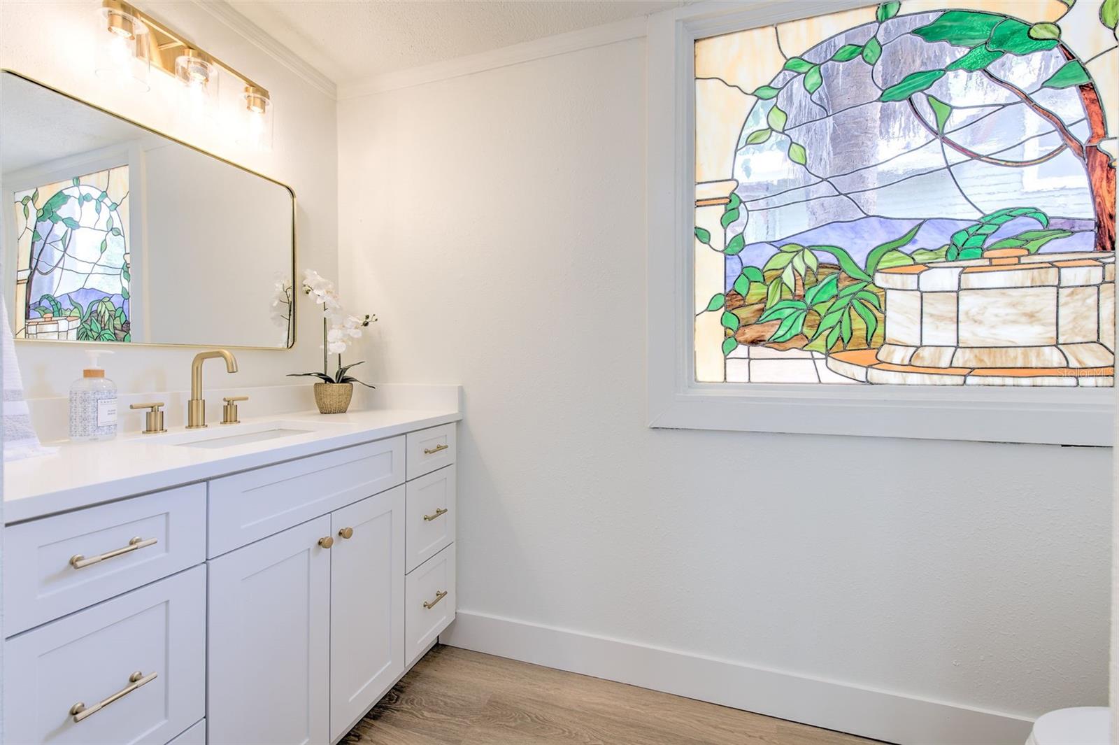 Full Hallway Bathroom