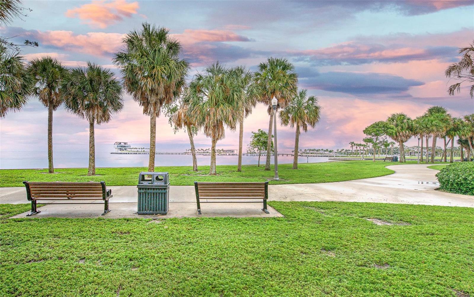 6 Minute Drive to Vinoy Park