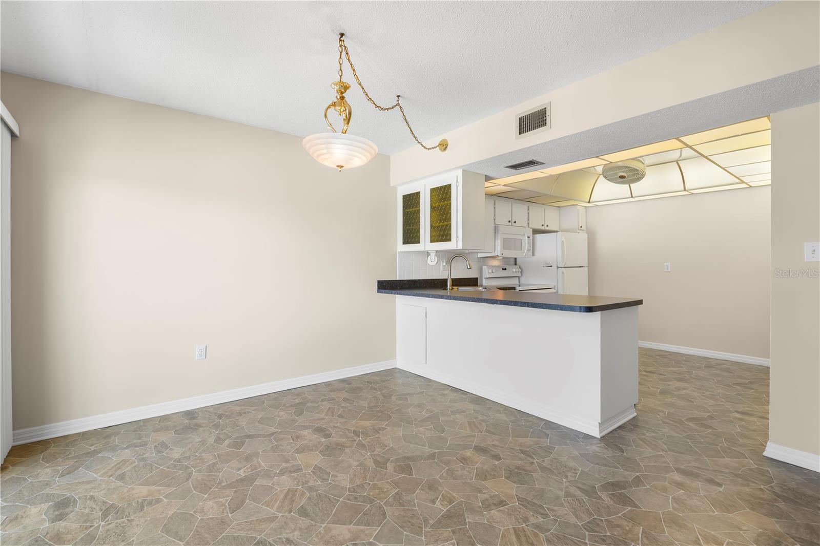 Dining Room with breakfast bar for barstools