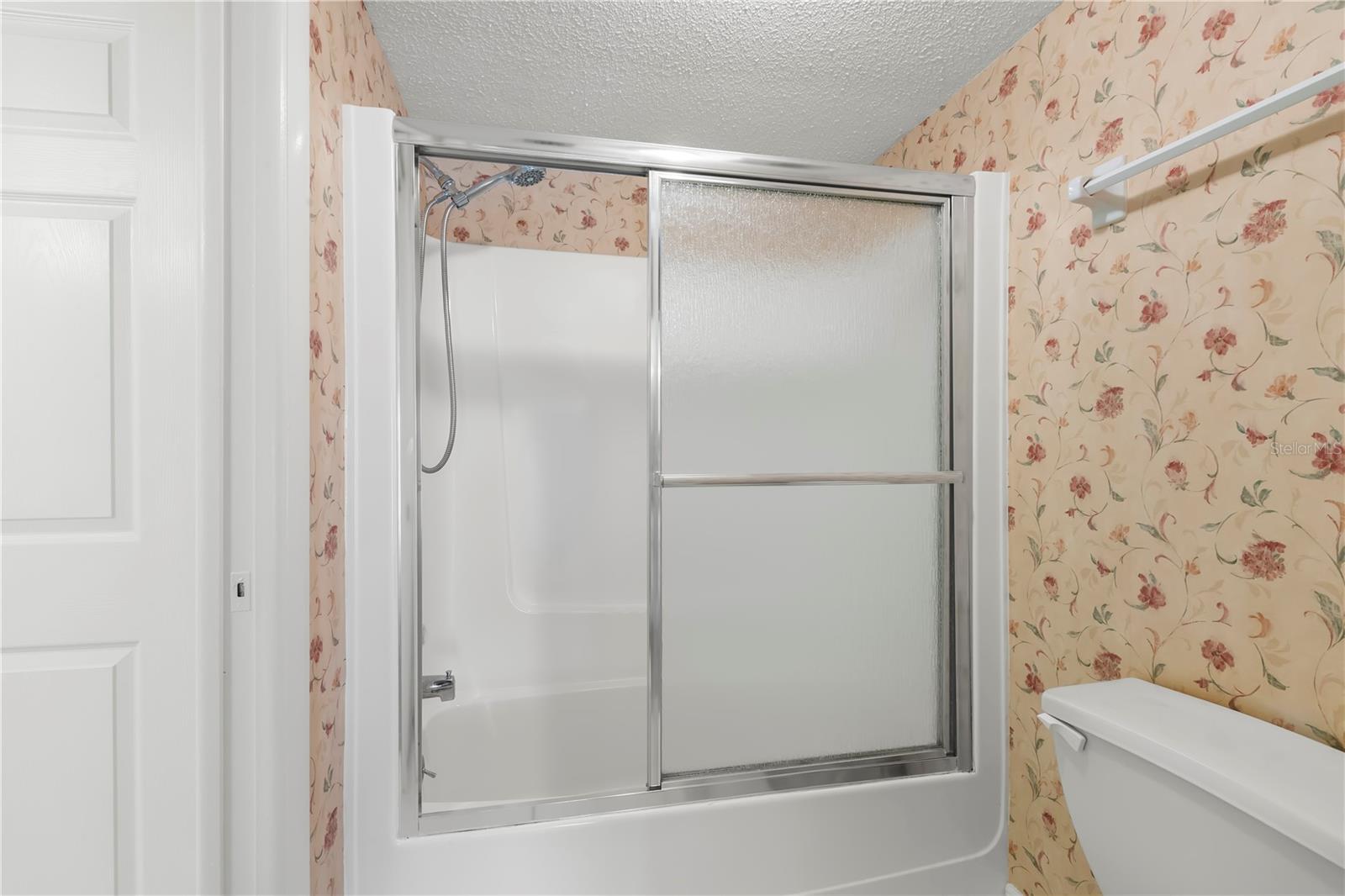 Primary bath with tub/shower combo