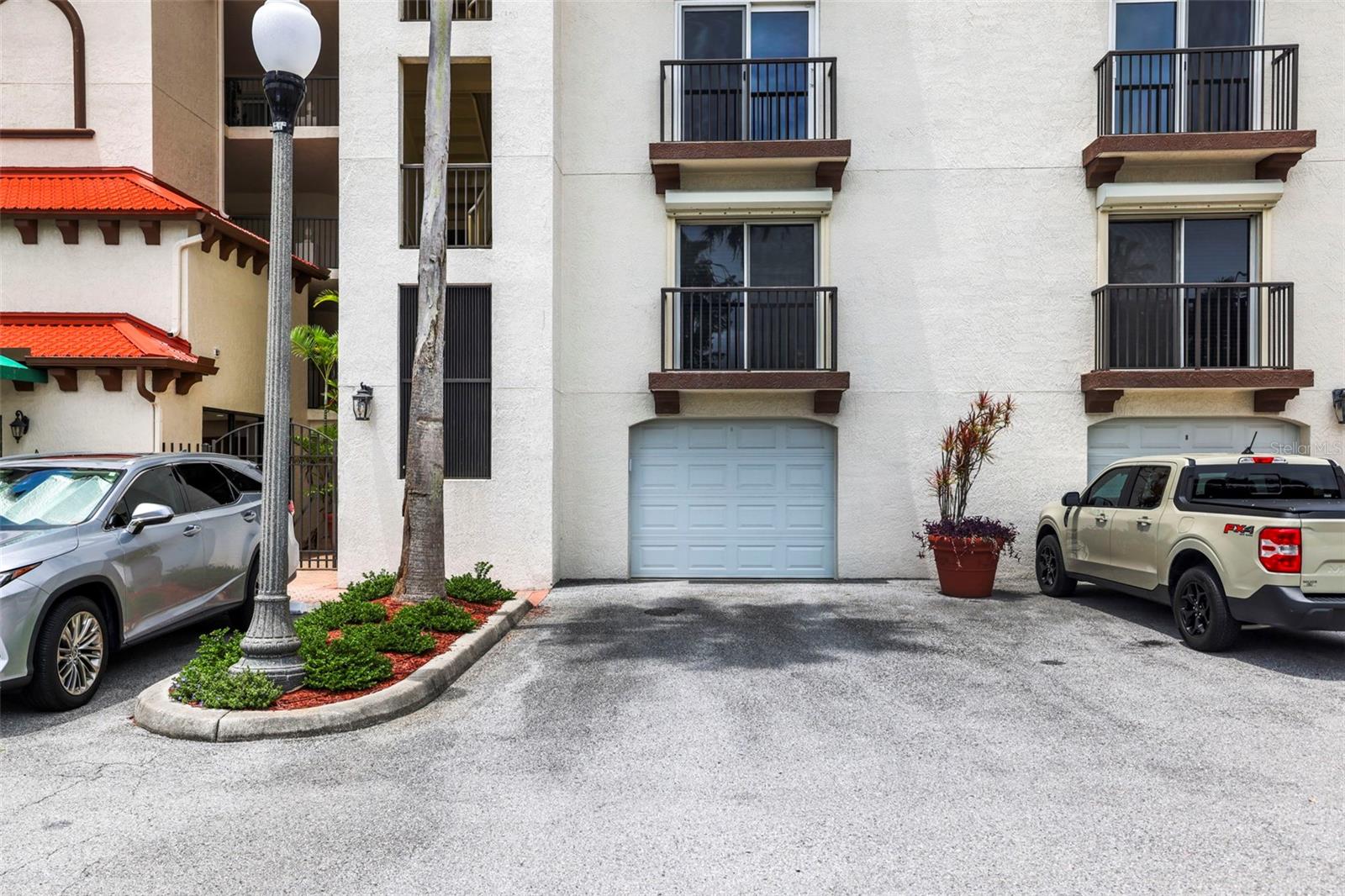 1 Car Garage