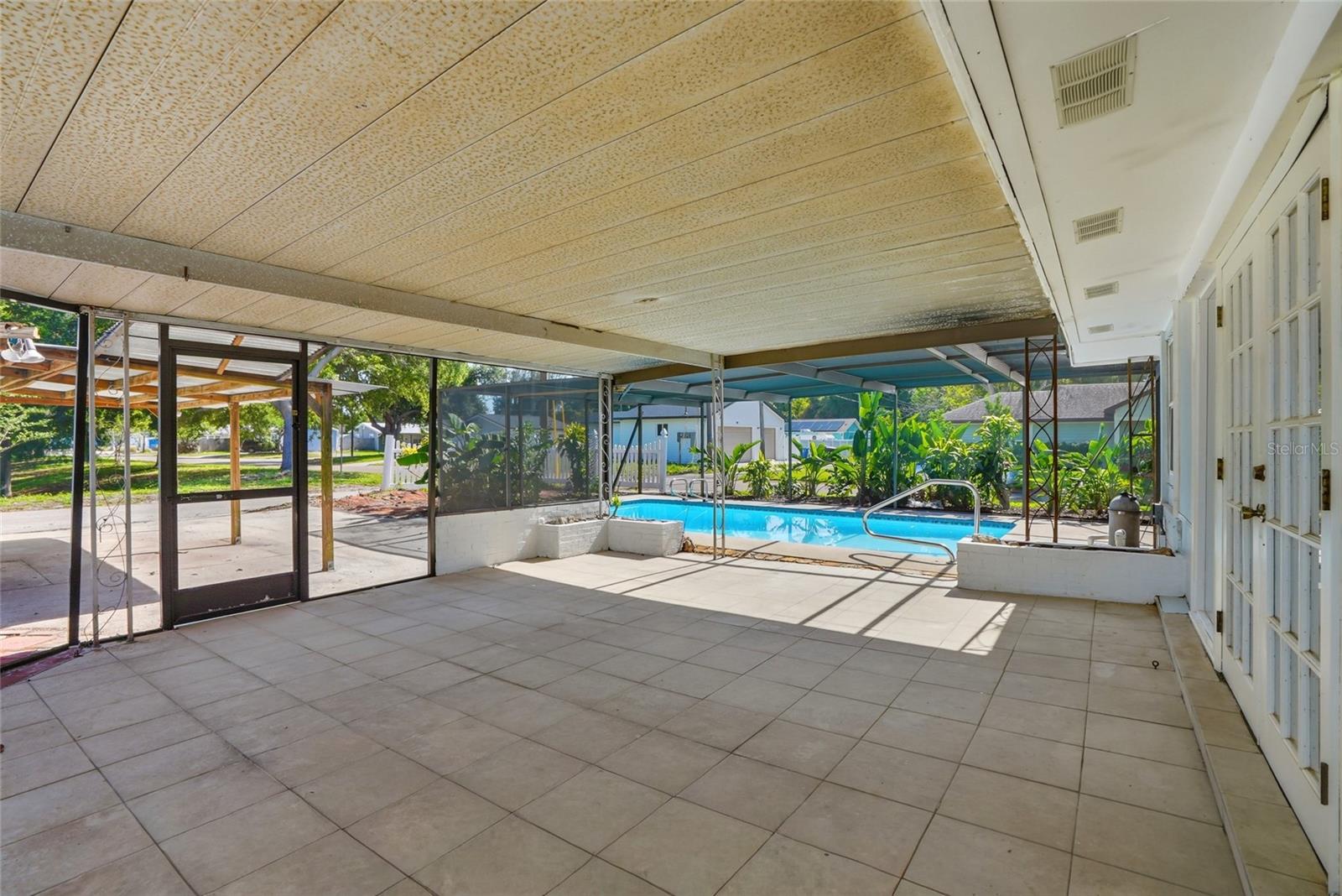 Screened-In Outdoor Patio