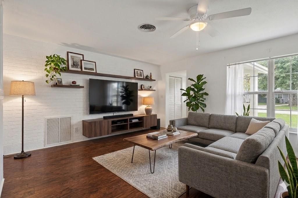 Staged Living rm