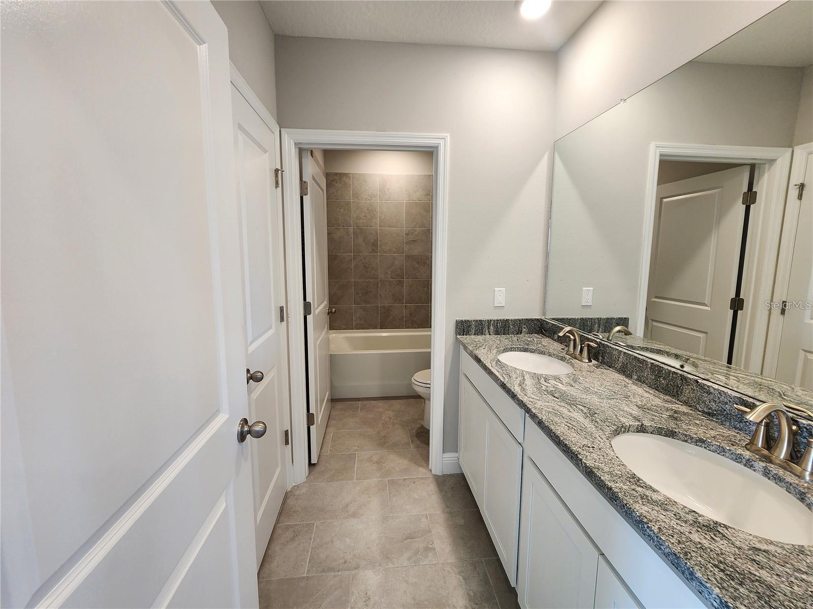 Bathroom 2 (up)