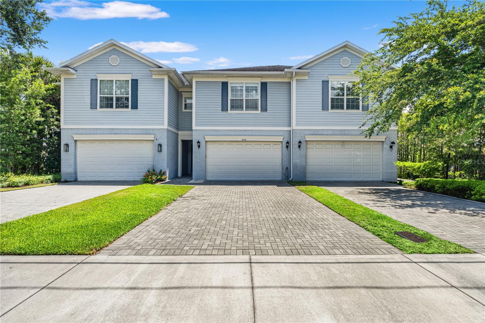 Middle townhome