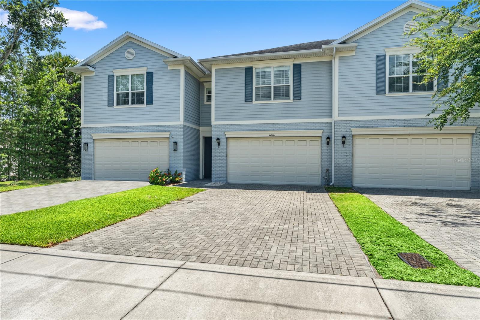 Driveway can park up to 4 cars