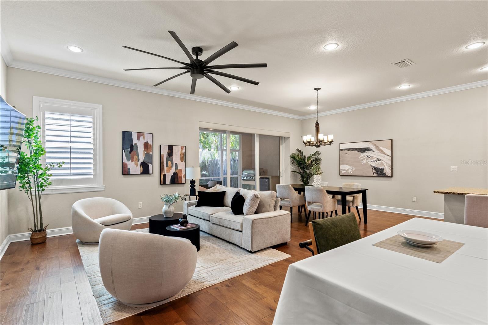 Spacious Living room