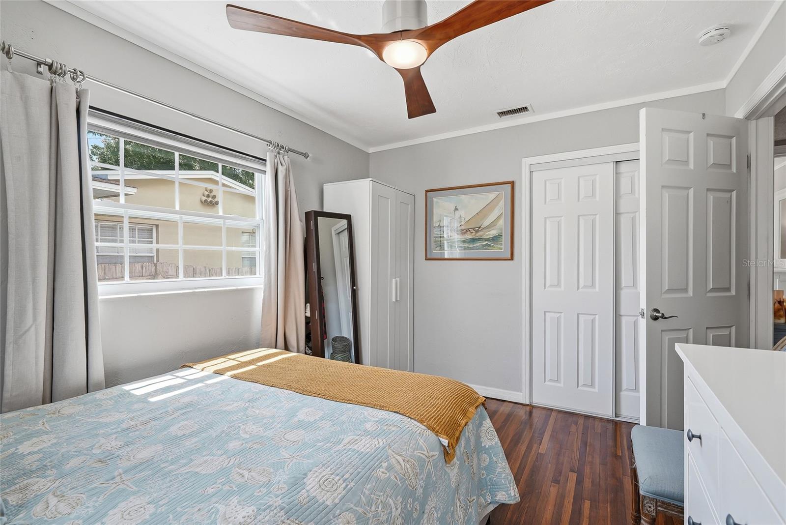 Guest bedroom.