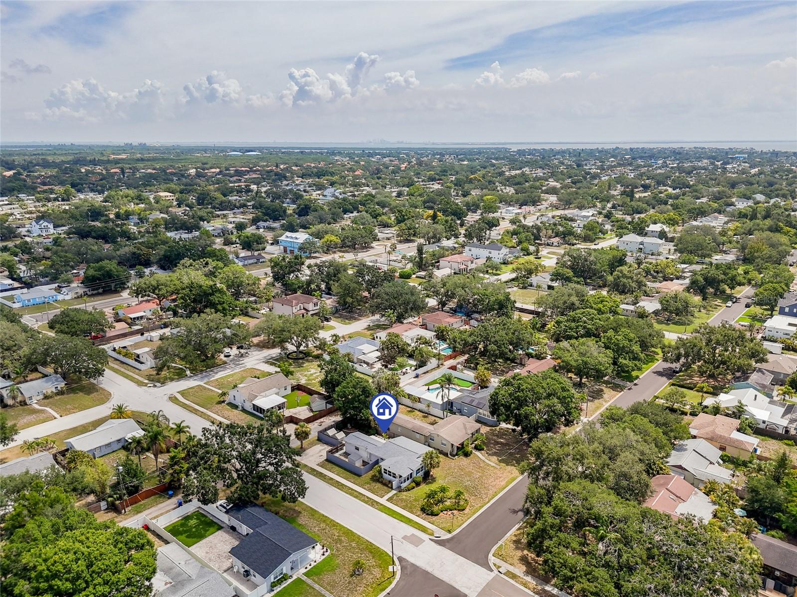 Bird's eye view of this large lot.