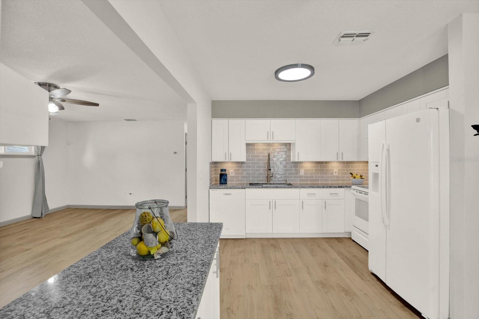TB8513399