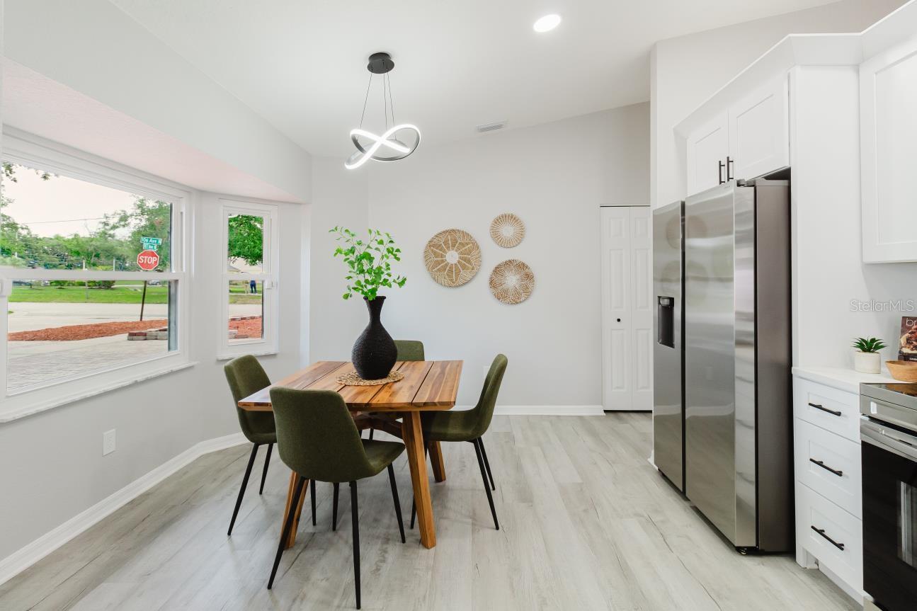 In kitchen bonus eating area