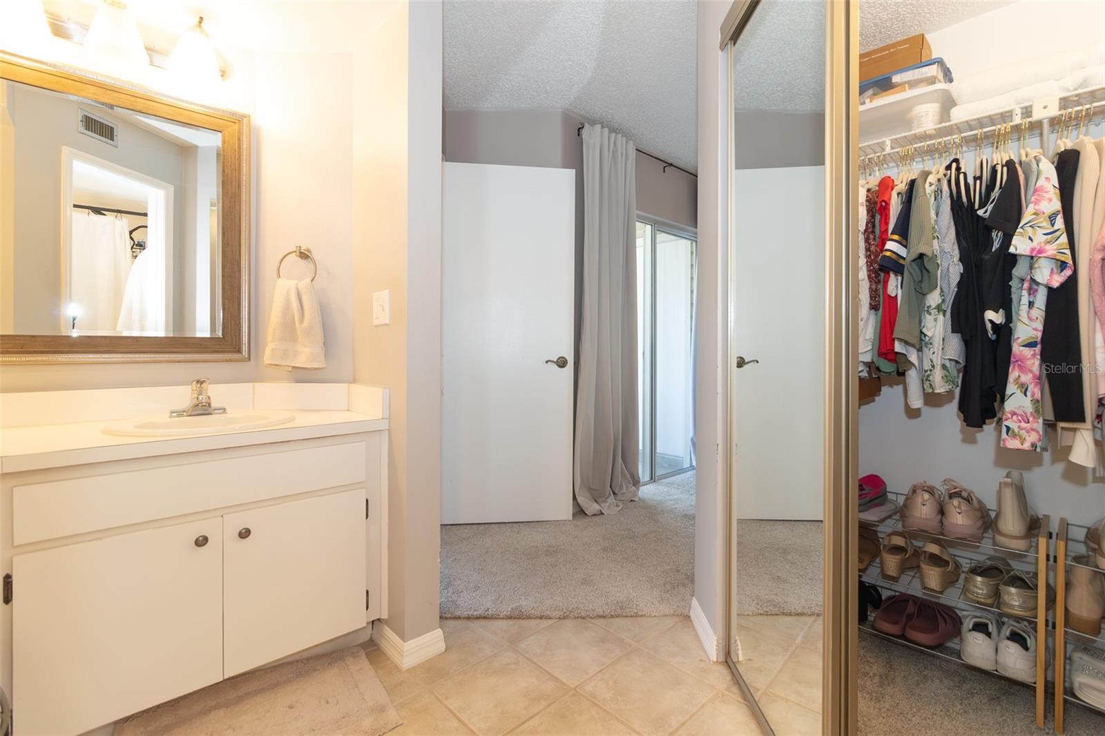 Ensuite and walk in closet
