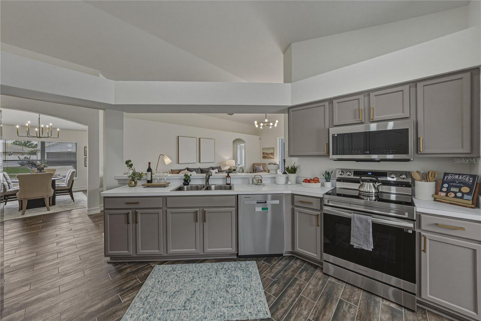 Updated Kitchen with Brand New Stainless Steel Samsung Appliances