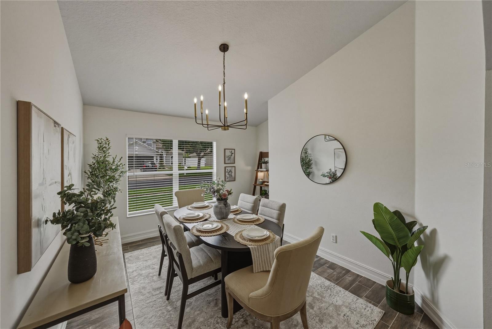 Spacious Dining Room with Nook for Bar or Built In